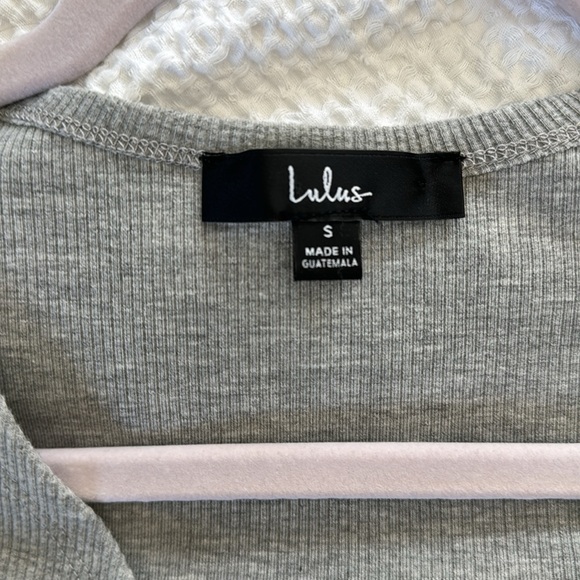 Lulus cut out tshirt midi dress in grey - Picture 2 of 4